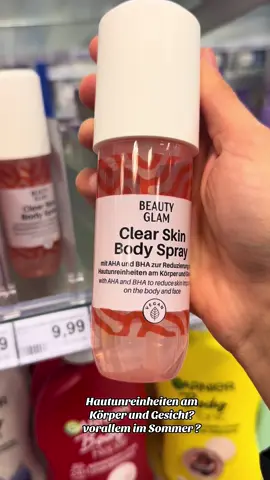 Perfekt für den Sommer, das clear skin Body Spray mit AHA & BHA , beugt neuen Pickeln vor und sorgt für ein ebenmäßiges Hautbild – ohne Austrocknen. Einfach  aufsprühen, erfrischen und strahlen ! #Isana#Rossmann#fyp#fouryou#f#fouryoupage#fy#viral#drogerie#sommer#strand#meer#kokos#body#bodyspray#parfüm#cosmetics#kosmetik#schimmer#Summer#coco#beauty#musthave#news#pflege#bodycreme#bodyoil#four#vibes 