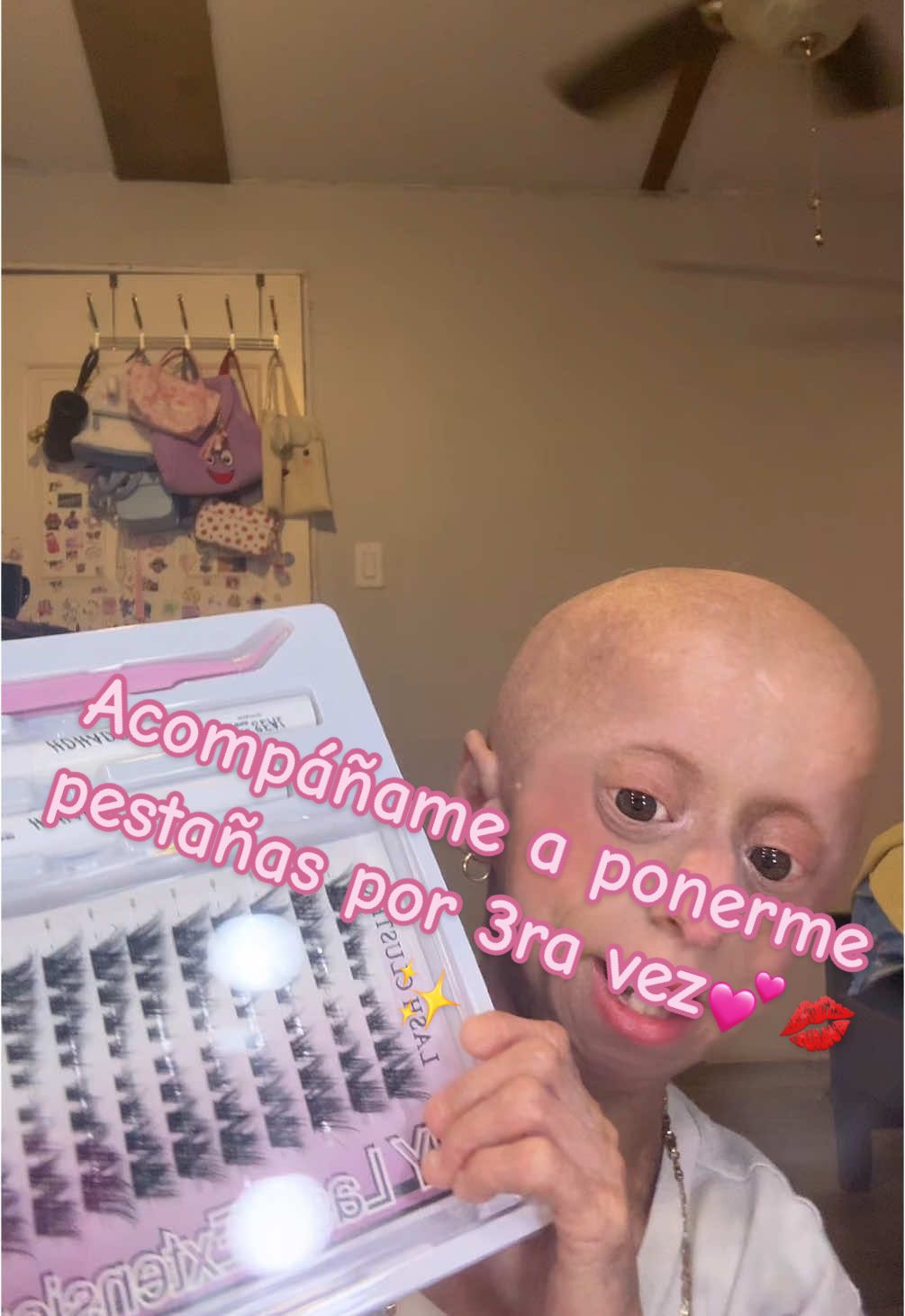 Poniéndome pestañas por 3ra vez✨💋💕#lashextensions #lashestutorial #lashestutorial #lashkit #tiktokshop #grwmestefani #foryoupage #viraltiktok #foryoupageofficiall #paratiiiiiiiiiiiiiiiiiiiiiiiiiiiiiii #viralvideo #progeria 