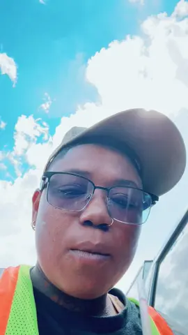 These Bluetooth glasses be having people thinking you talking to yourself 😂😩 #smartglasses #bluetoothglasses #tiktokshopfinds #tiktokshopping #fyp 