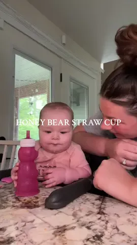 THIS CUP IS MAGIC!! #baby #babydrink #babydrinking #babycup #babystraw #sippycup #sippycuphelp #blw #blwideas #blwrecipes #blwmeals #fyp #babyledweaning #7monthsold #babyledweaningideas  #baby #babiesoftiktok #babygirl #babytok #mom #momlife #momtok 