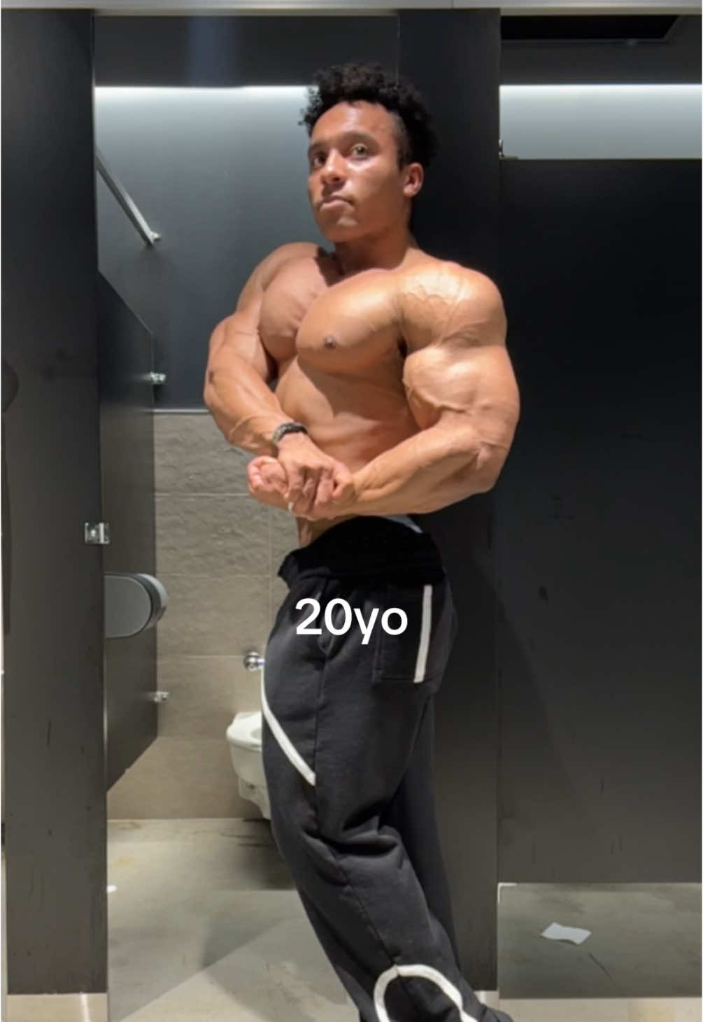 Not bad for 2.5 weeks off               Dm me for coaching #bodybuilding #20yo #fyp 
