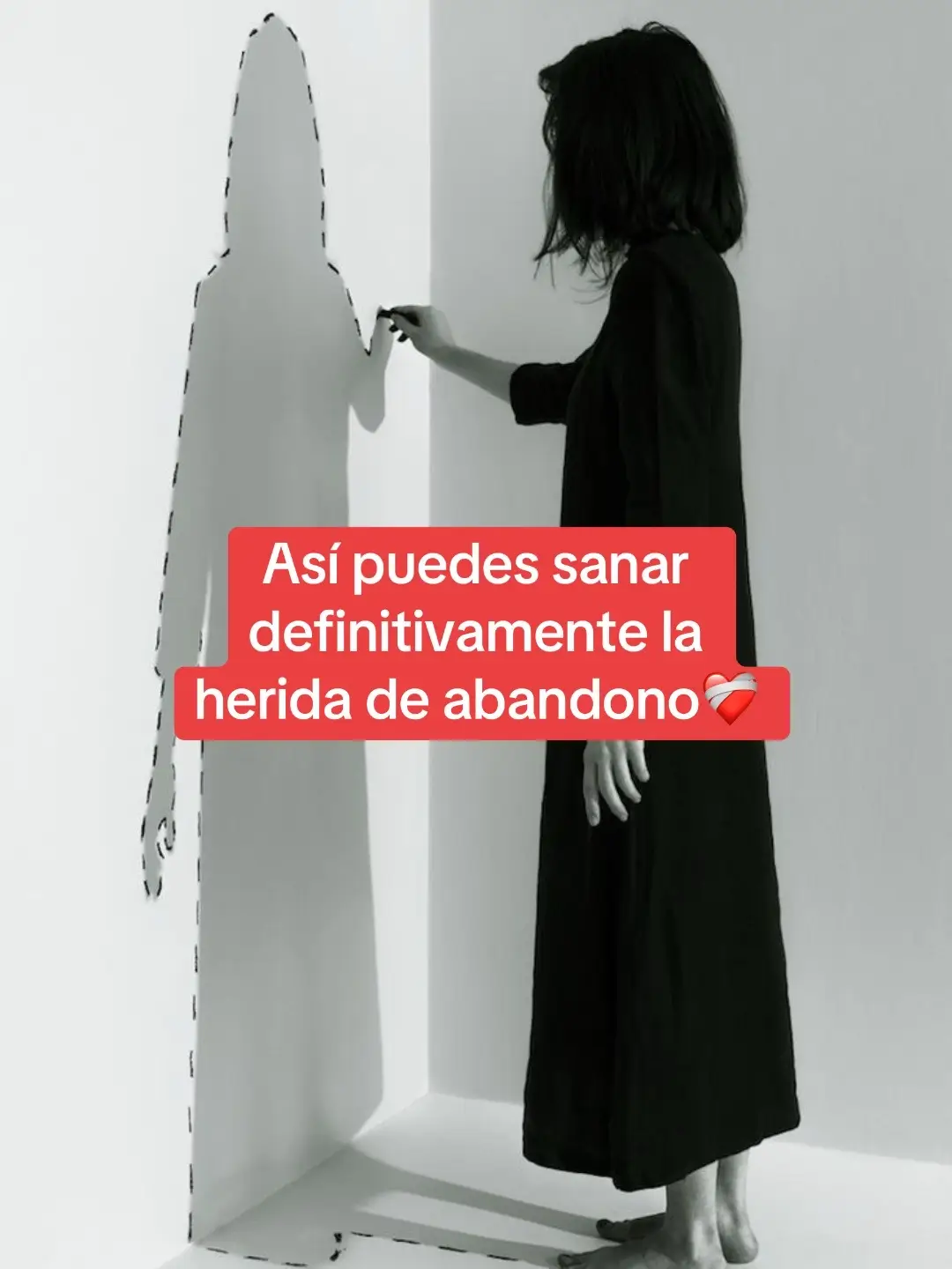 La herida de abandono no se ve… Pero se siente cada vez que te aferras a alguien que no te elige. Cada vez que suplicas amor con silencios, con “estoy bien” cuando no lo estás. Te enseñaron a temer estar sola, no a amarte. Pero eso puede cambiar. Sanar la herida de abandono es recordar que tú también mereces quedarte contigo. Descarga la guía para empezar a sanar. Link en mi perfil. #HeridaDeAbandono #SanaciónEmocional #NiñaInterior #AmorPropio #Psicogenealogía #ConstelacionesFamiliares #SanarDesdeAdentro #RelacionesTóxicas #SanarEsPosible #DesarrolloPersonal