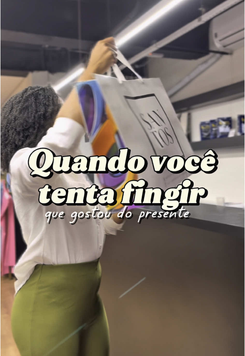 Quem nunca recebeu um presente, que não tinha nada a ver com a gente? Hahaha😅😅😅