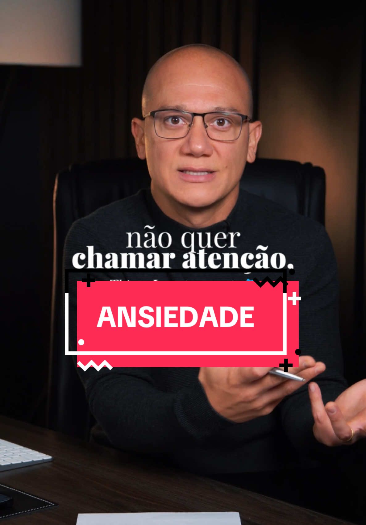 “Tá só querendo chamar a atenção.” 🤦🏻‍♂️ Imagine, alguém acordar e desejar o próprio sofrimento. É óbvio que isso não acontece. A pessoa que sofre com ansiedade só quer sair desse sofrimento, o mais rápido possível. #ansiedadenãoéfrescura #ansiedadegeneralizada #ansiedadeamil #ansiedades #transtornodeansiedade 