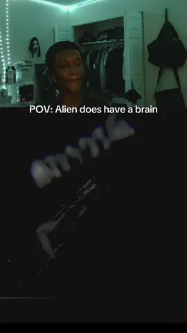 Alien be on my ass #fyp #streamer #horrorgame #alienisolation #funny 