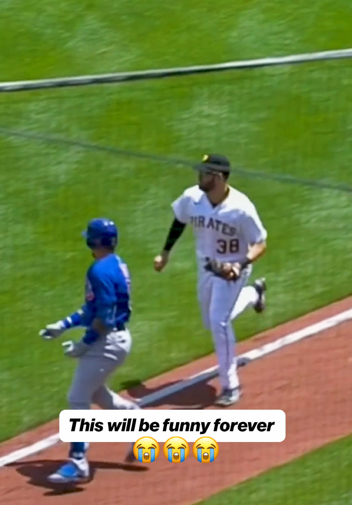 The magician 😂😂 #JavyBaez #ChicsgoCubs #Cubs #MLB #baseball #funny #throwback #wrigleyfield 
