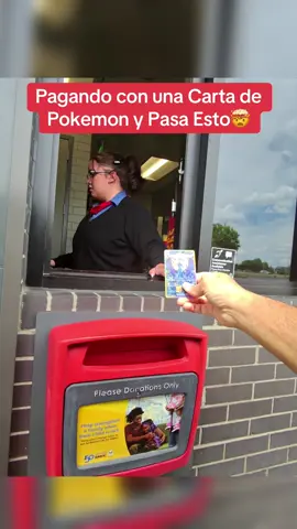 Alguna vez haz pagado con una Tarjeta de Pokermon⁉️🤑 #pokemon #pokemoncards #umbreon #tiktokshop #tiktokmehizocomprarlo 