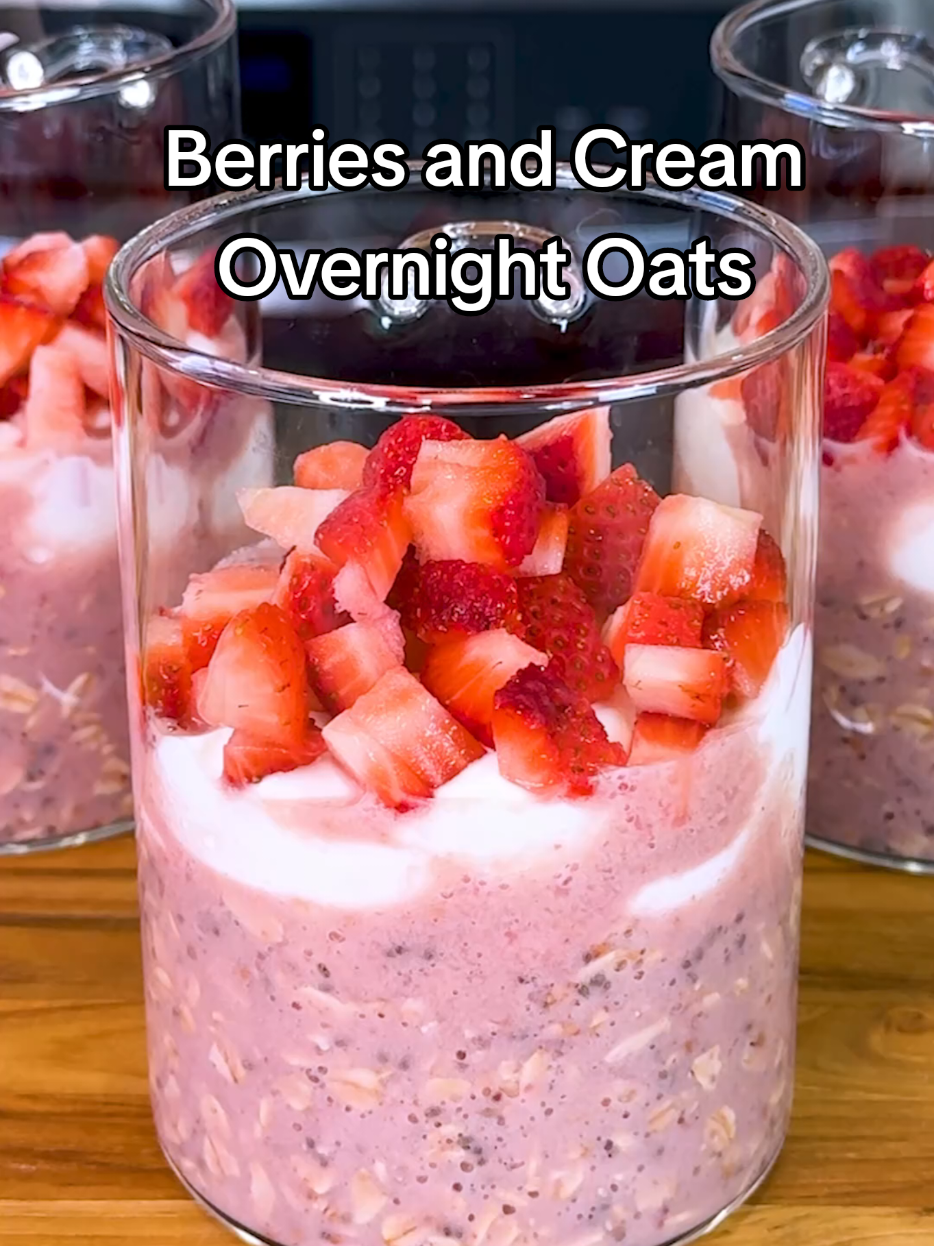 Berries and Cream Overnight Oats 😋 These Berries and Cream Overnight Oats are perfect for busy mornings. No cooking, no hassle—just mix everything the night before and wake up to a creamy, delicious breakfast! You can enjoy them cold or heat them up if you like it warm. They stay good in the fridge for up to 4 days, making them a super easy meal prep option. BERRIES & CREAM OVERNIGHT OATS INGREDIENTS: ► 1/2 cup frozen strawberries ► 1/2 cup raspberries ► Squirt of honey ► 1 1/2 cup of oat milk (or milk of choice) ► 1/3 cup of rolled oats ► 1 tsp chia seeds ► 1/2 cup vanilla Greek yogurt ► 1/4 cup chopped fresh strawberries #fyp #foryou #parati #avena #overnightoats #oats #oatstiktok #oatmeal #oatsrecipe #overnightoatsrecipe #mealprep #morning #breakfast 