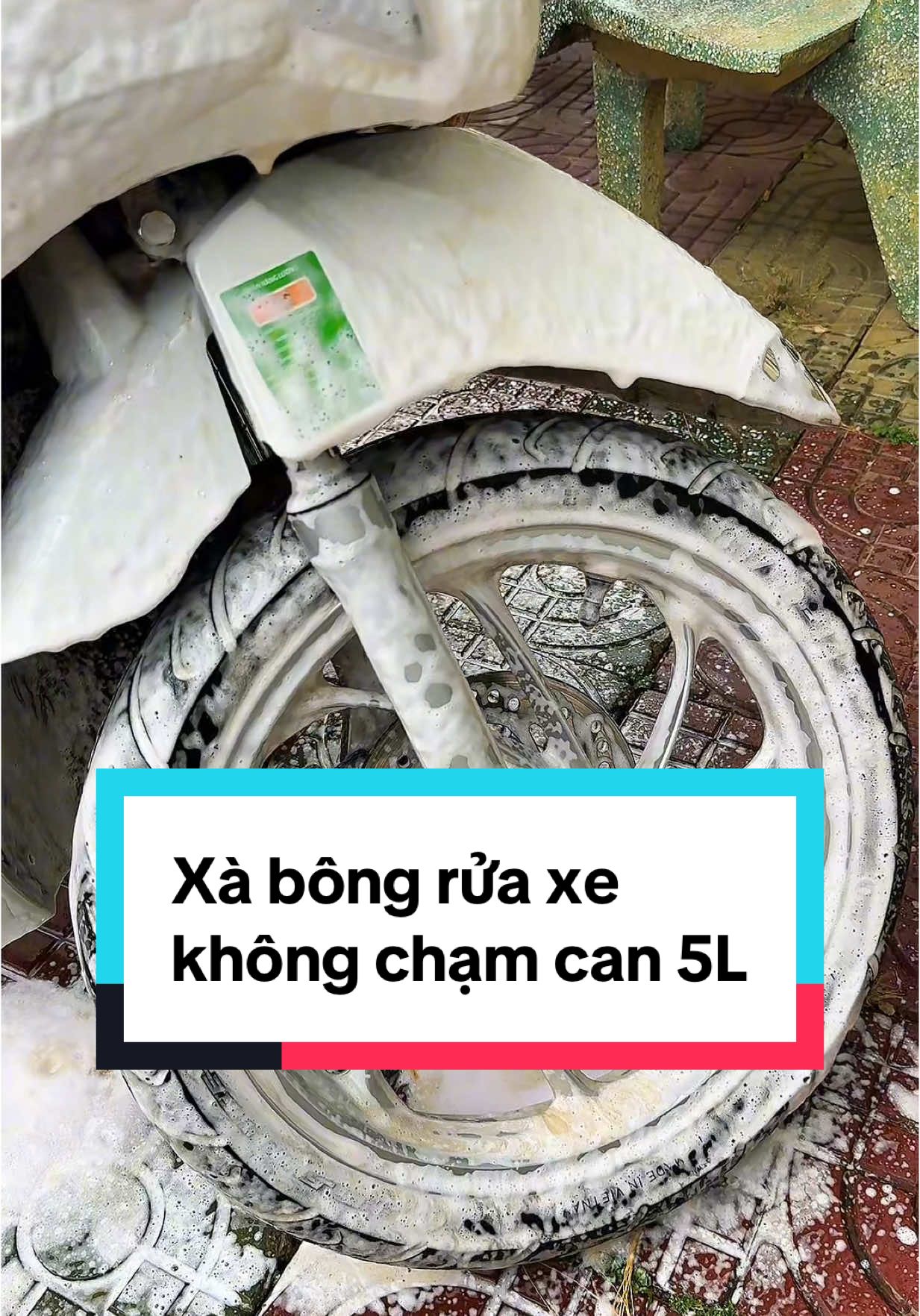 Nước rửa xe không chạm Unitech V3 5 lít 199 cành #unitech #unitechv3 #tantruongkenhhangsi #xedovietnam #xetai #ruaxekhongcham #dochoixe6879