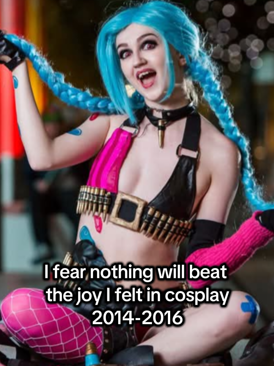 no thoughts just jinx  My cosplays weren't great but I always had the most fun wearing them! Do you have a favourite cosplay memory? @League of Legends  #jinx #jinxcosplay #ahri #leagueoflegends #cosplay #cosplayer #throwback #arcane #jinxcosplay 