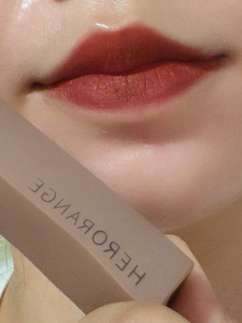 Matte effect tapos ang creamy na paka smooth lang sa lips.  #mattelipgloss #mattelipstick #lipgloss #velvetlipstick #fyp #foryoupage 