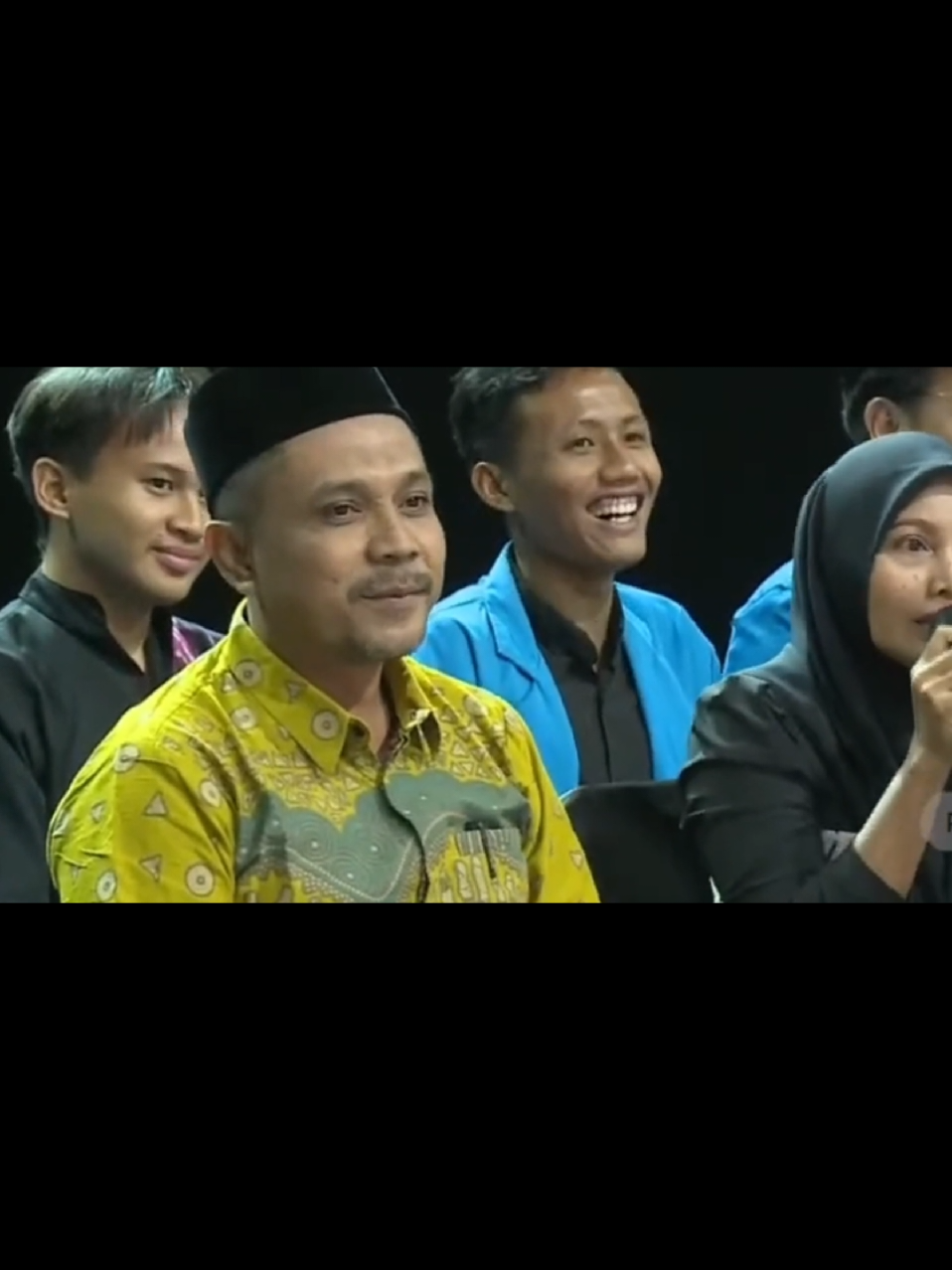 semangat bu.sofiah ibu mewakili kami semua masih proses nunggu hasil nya #indonesia #tiktok #viral #betawibekasi #betawi #aspirasi #masyarakatbiasa 