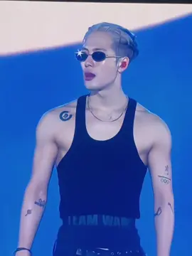 มูฟออนจากลุคนี้ ไม้ได้เลยจริงๆ โครตๆหล่อ โครตๆเท่ห์ แบดๆ คูลๆ โอ๊ยยยเกรร #JacksonWang #GOT7 #TEAMWANG #MAGICMAN2 #GOT7_NESTFESTinBKK 