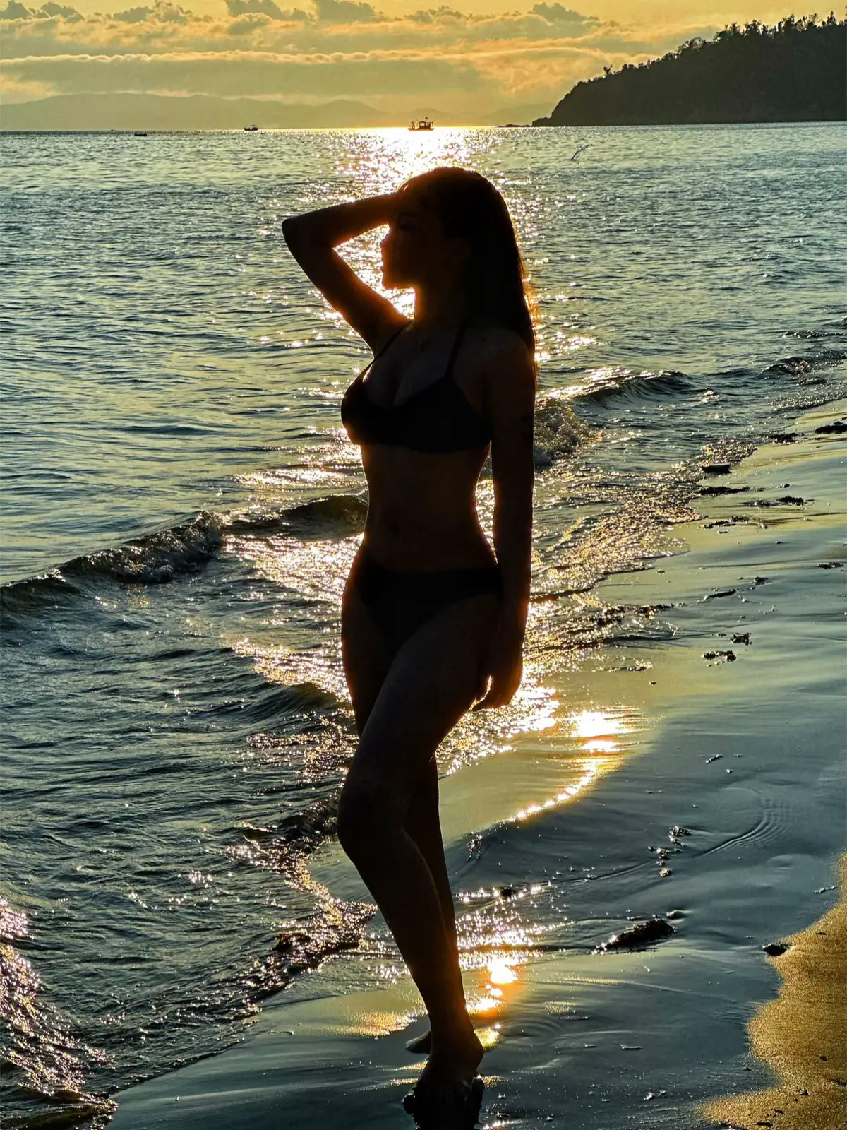 Khách ngại lộ mặt t chụp ảnh đen thùi lùi cho mà xem nhé, dáng đ nào chẳng bóp đc 🙂📸🌊🌴#fyp #xuhuong #dulichcoto #photophone #chupanhcoto #cupcut #sunsetbeach #sunset #coto #daocoto 