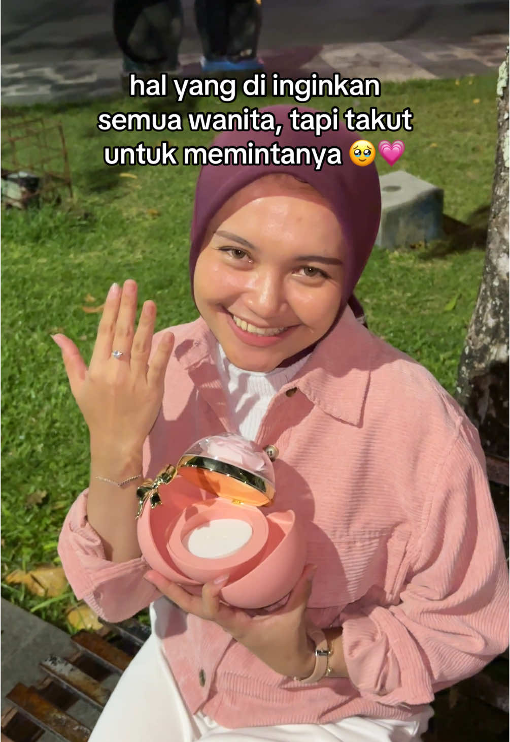 kalo tujuannya kamu, laki-laki akan mengusahakan semua itu🥹🫶🏻 #kadocewek #promisering #giftboxsurprise #kotakcincin #boxcincin #cincin #kadoanniversarry 
