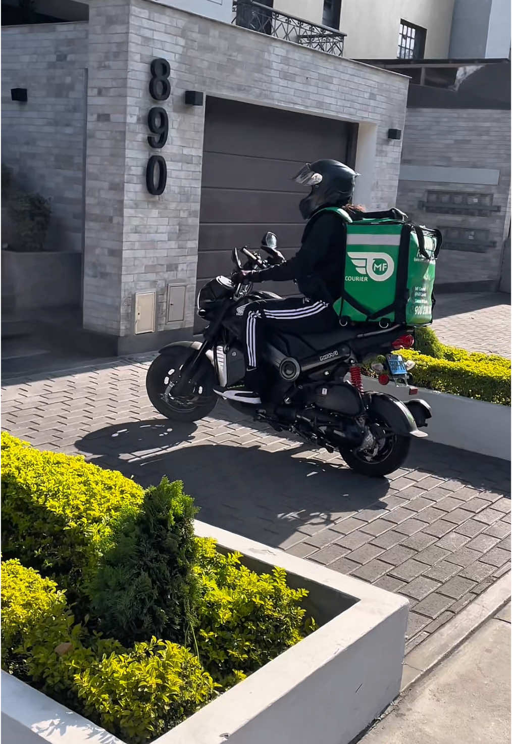 MF Courier te lleva lo tuyo con flow y precisión 😎 📦🏍️ #fyp #delivery #viralditiktok #envios #motorizados #lima #paratii 