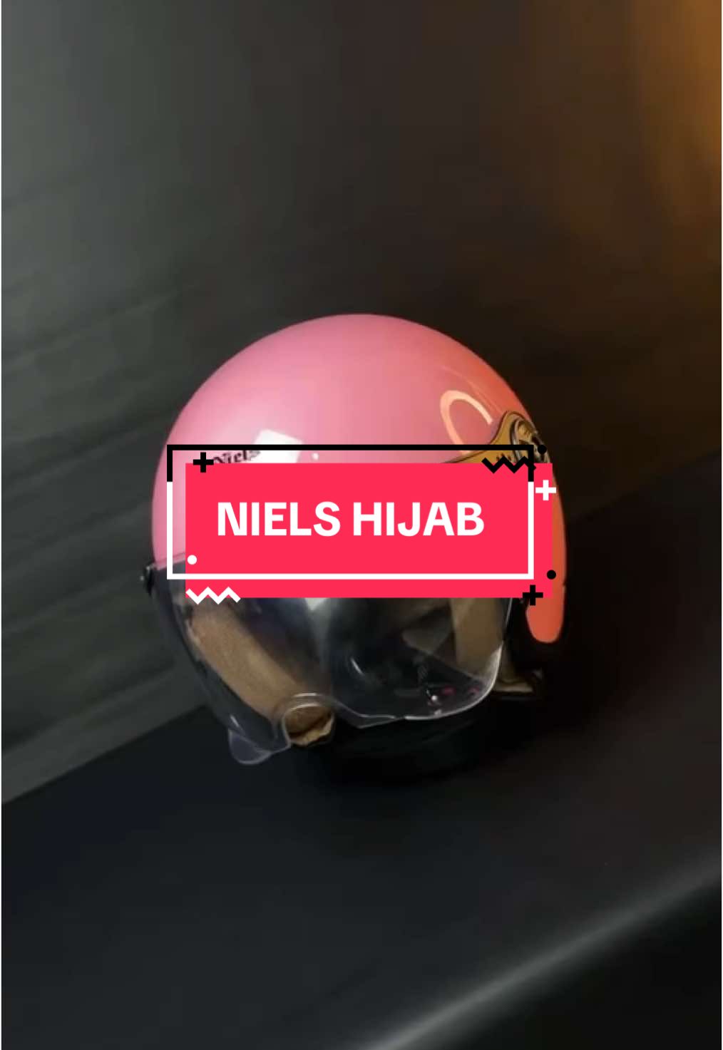 Ini dia tampilan helm niels hijab warna pink dengan list warna hitam #helmkeren2025 #helmet #NielsIndonesiaOfficial #nielshijab #helmhariankekinian 