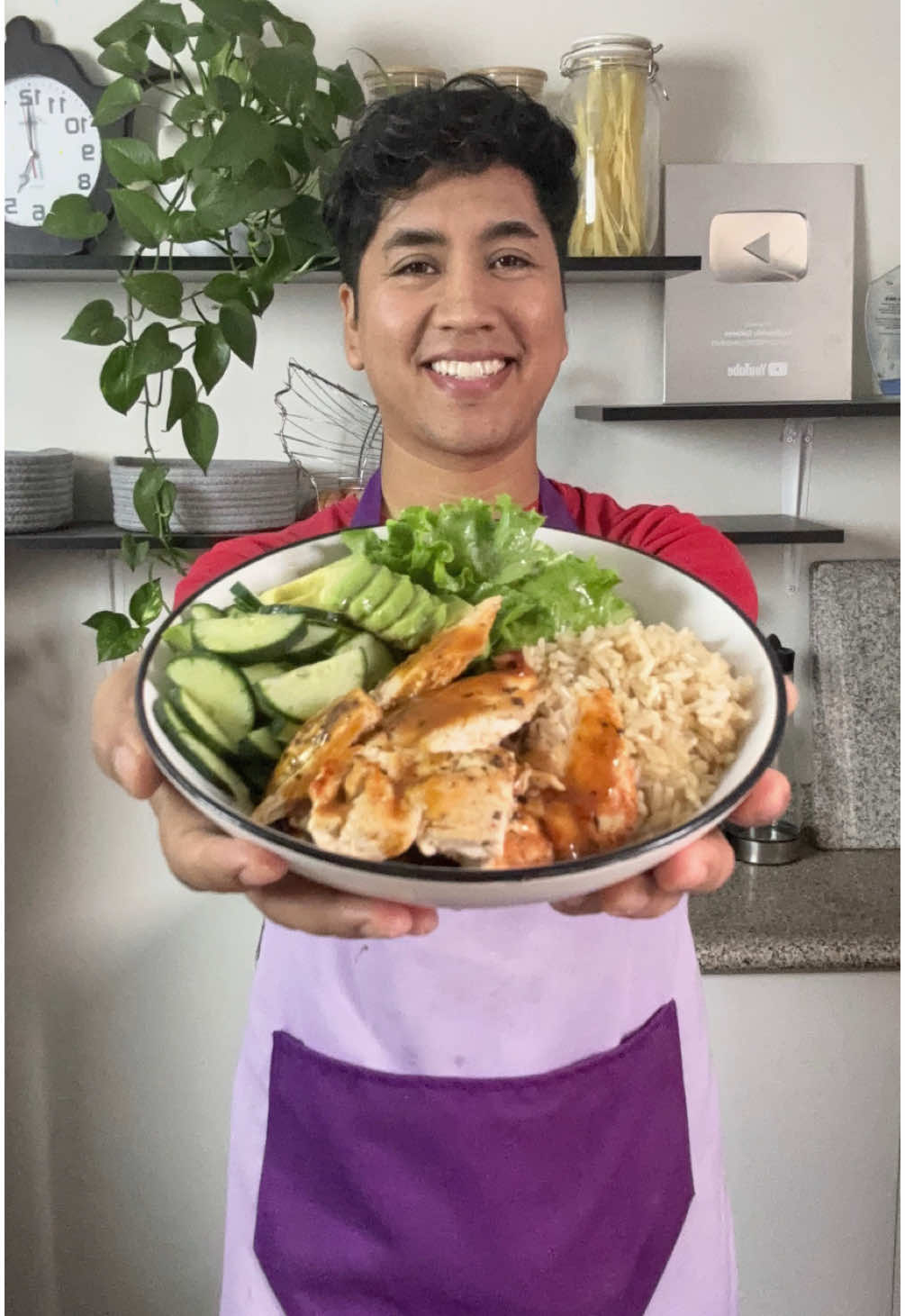👨‍🍳Almuerzos que me llevo al instituto #2 : Pollo a la plancha y arroz integral 🗒INGREDIENTES: ⏰20 minutos Proteína 🔸1/2 pechuga de pollo. 🔸1 pierna con encuentro (deshuesada). 🔸Pimienta, sal, orégano (al gusto). 🔸Aceite (cantidad necesaria). Guarnición 🔸300gf de arroz integral. 🔸750 ml de agua. 🔸Sal al gusto. Puedes acompañar con una ensalada de vegetales frescos o cocidos como: zanahoria, zapallo italiano, vainita y choclo. Si preparas la receta me etiquetas para compartirlo en mis historias ☺️👨‍🍳🤍. #explorandosaborespe #almuerzos 