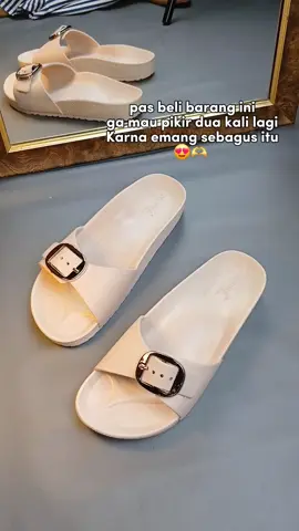 Selain empuk, lentur juga sandalnya😍🫶 #selop #sandalempuk #sandalviral #sandaldaily 