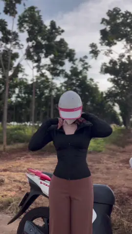 Thật sự là chưa tới trăm cành mà mua được em áo khoác này thì rẻ như cho.. áo mặc lên tôn dáng co giãn.. mặc lên mát nha💋💋💋