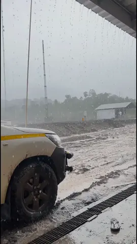 Kalimantan full hujan🌧️ #tambangbatubarakalimantan  #kulitambang  #tambangkalimantan #lewatberanda  #fyppppppppppppppppppppppp 