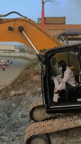 #CapCut permisi kaka2 senior🙏#operatorexcavator #operatormuda 