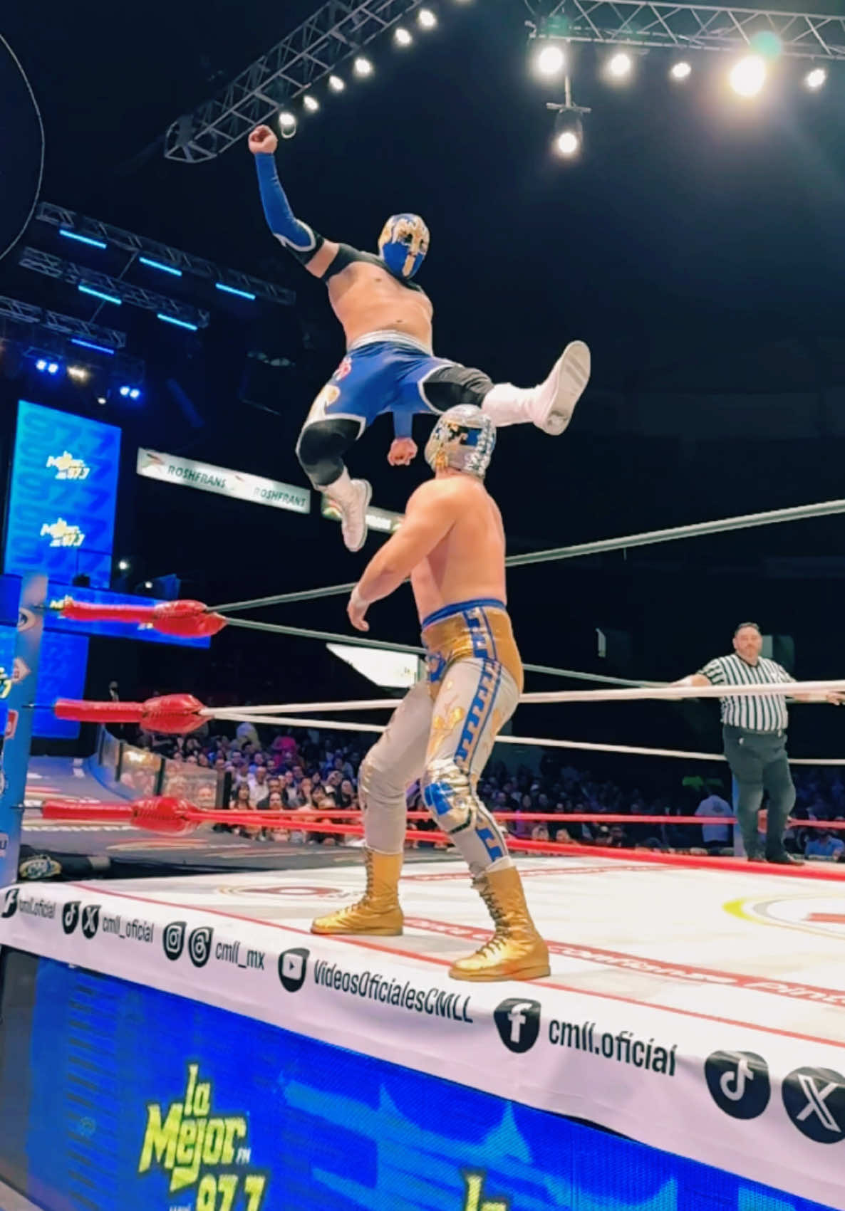 ¡La espectacularidad de @valientejrssj en la Arena México!  📽️ @Alexis Salazar CMLL  #CMLL #LuchaLibre #Wrestling #Mexico #SlowMotion   