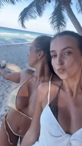 💛💛 #sistergoals #fyp #goodvibes #beachday 