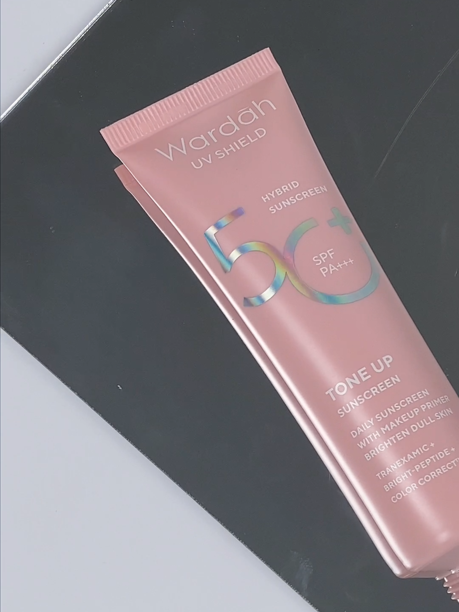 POV: You found a sunscreen that doubles as a primer 👀💋 #WardahMY #wardahmakeup #wardahskincare #wardahsunscreen #wardahbeauty