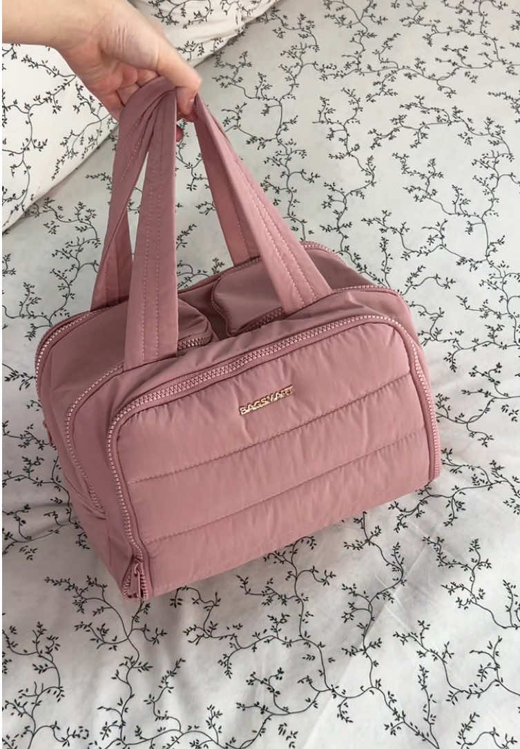Saya suka mendengar suara botol dan stoples yang ditata rapi😌💄#bagsmart #bagsmartid #taskosmetik #makeupbag #toiletrybag #asmr 
