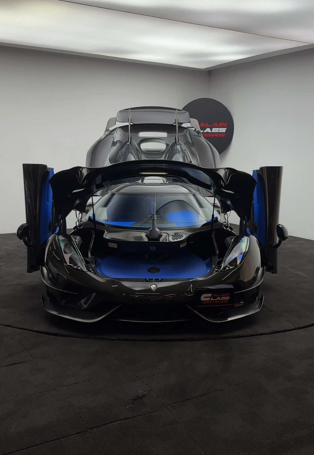 1 of 80 Koenigsegg Regera💙 3.1 million full carbon. #koenigsegg #regera #carbon