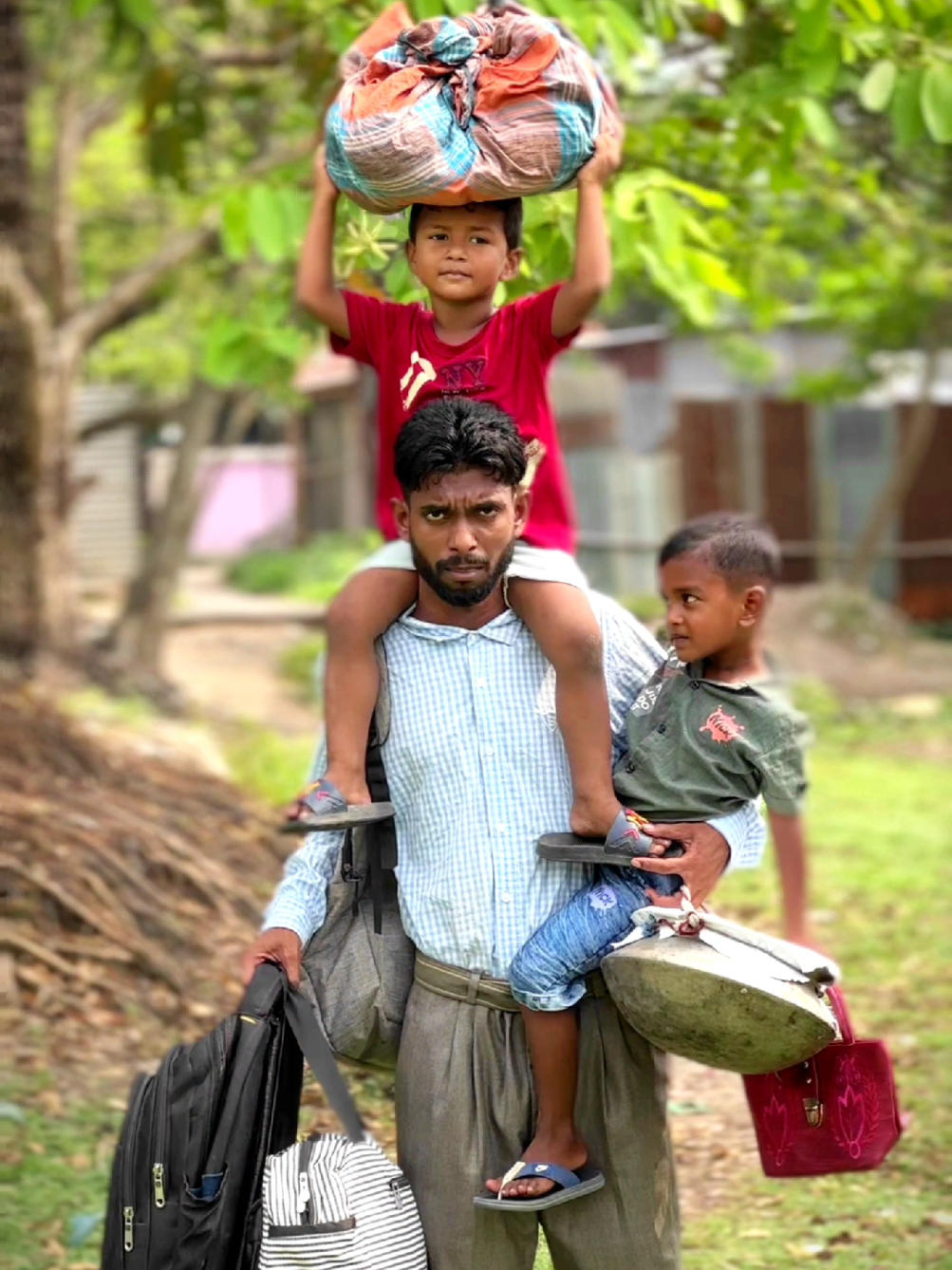 এইভাবে কি হাটা যায়। 😁😁😁 #funnyvideo #tiktok #comedyvideo #funny #foryou #foryoupage #alexrubel #gopalganj 