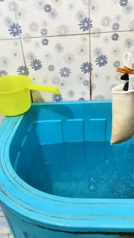 airnya kenceng nggak yang kecil idir-itir bisa menyaring air keruh jadi bersih dan bening juga bisa dicuci dan dipakai kembali berkali-kali filter air kantong ini sangat berguna banget biar nggak capek gampang nguras bak mandi.  #filterair #filterairkran #filterairbersih #airbersih 