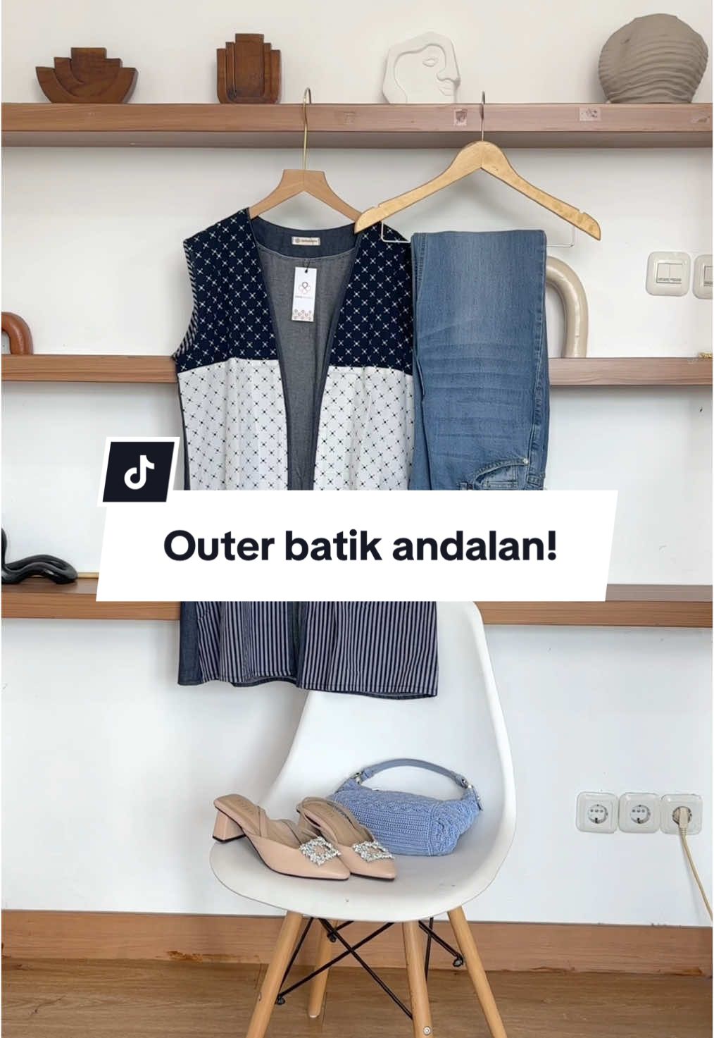 Yang suka pake batik tapi carinya outer aja, ini yang kamu cari! 👌🏻😍 #AnagataOuter #BatikDiandra #BatikJogja #Batik #OuterBatik #Fyp #BatikKekinian #BatikModern #Diandra #OOTDBatik #OutfitBatik 