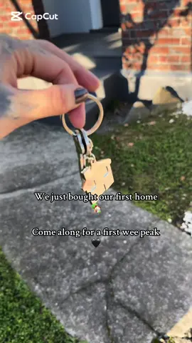 We are offically home owners 🖤🏡 #loveourhome #firsttimehomebuyer #family 