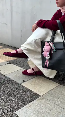 suka tampil effortless tapi tetap elegan. Sovya ini cocok jadi sahabat harianmu. #elnazcollection #promo #sepatumurah #fyp #sepatuwanita #foryoupage 