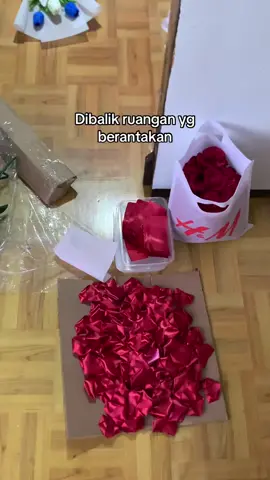 Makin berantakan makin cuan iyaa ga sii?😭🤣#bakulbuket #kangbuket #masyaallahtabarakkallah #buketwisuda #buketgarut #bukettalegong #masyaallah #justforfun 