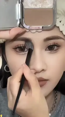 Easily achieve bone structure.#contouring #contouringtutorial #makeup 