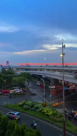 Sunset + Mangu 📸 #palembang #ampera #flyover #jakabaringsportcity #senjasorehari #fypage #xbycza #mangu 
