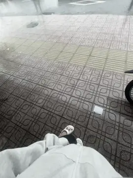 ngay mai em se di that xa..