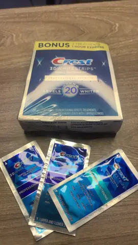 Miếng dán trắng răng Crest - nhanh chóng sở hữu nụ cười rạng rỡ chỉ sau vài lần sử dụng. Mọi người có thể dễ dàng sử dụng tại nhà, an toàn cho men răng và phù hợp vói người bận rộn. #miengdantrangrang #chamsocrangmieng #crest #miengdantrangrangcrest #fyp #tonyhangusa 