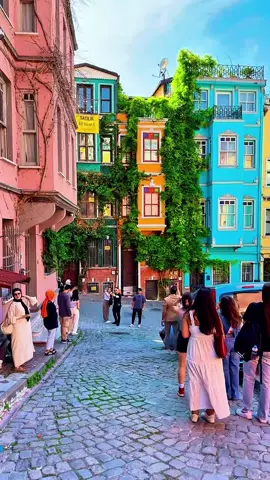 Colorful street of Balat …💝💐 #foryoupagе #goturkey #visitistanbul #istanbulda1yer #exploreturkey #londontiktok🇬🇧🇬🇧🇬🇧 #paris #usa🇺🇸 #türkiyem #foryou 