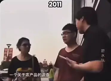 How Stupendous!! Si viste el video, es Lei Jun, fundador de Xiaomi. El inicio del video, es el en 2011 mostrando su primer smartphone en la calle. El final es hoy, 2025, su fortuna 45MM. Para que tengas una idea que es 45MM, es igual que TODOS los DIAS te den 10 departamentos de 200.000 dólares durante 60 años, incluyendo sábado y domingo 