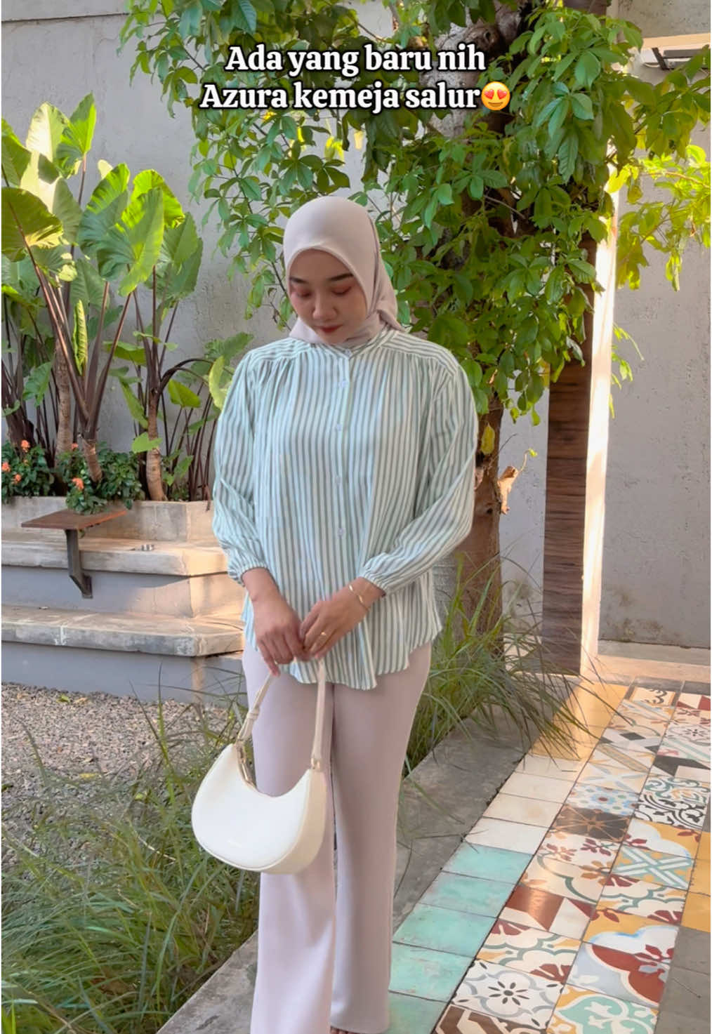 Kemeja salurnya cakep banget 🥰#kemejawanita #kemejasalur #OOTD #fypシ゚ 