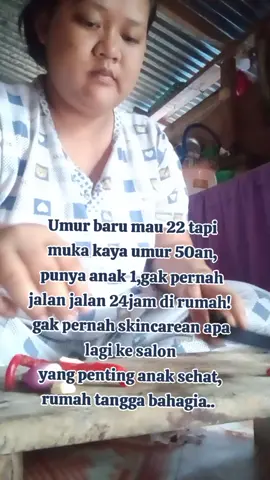 kadang rindu masa gadis yang bisa kmna mana, beliskincare, belibaju makan ini makan itu..  tapi tersadarkan ini takdirku yang harus ku jalani🙃
