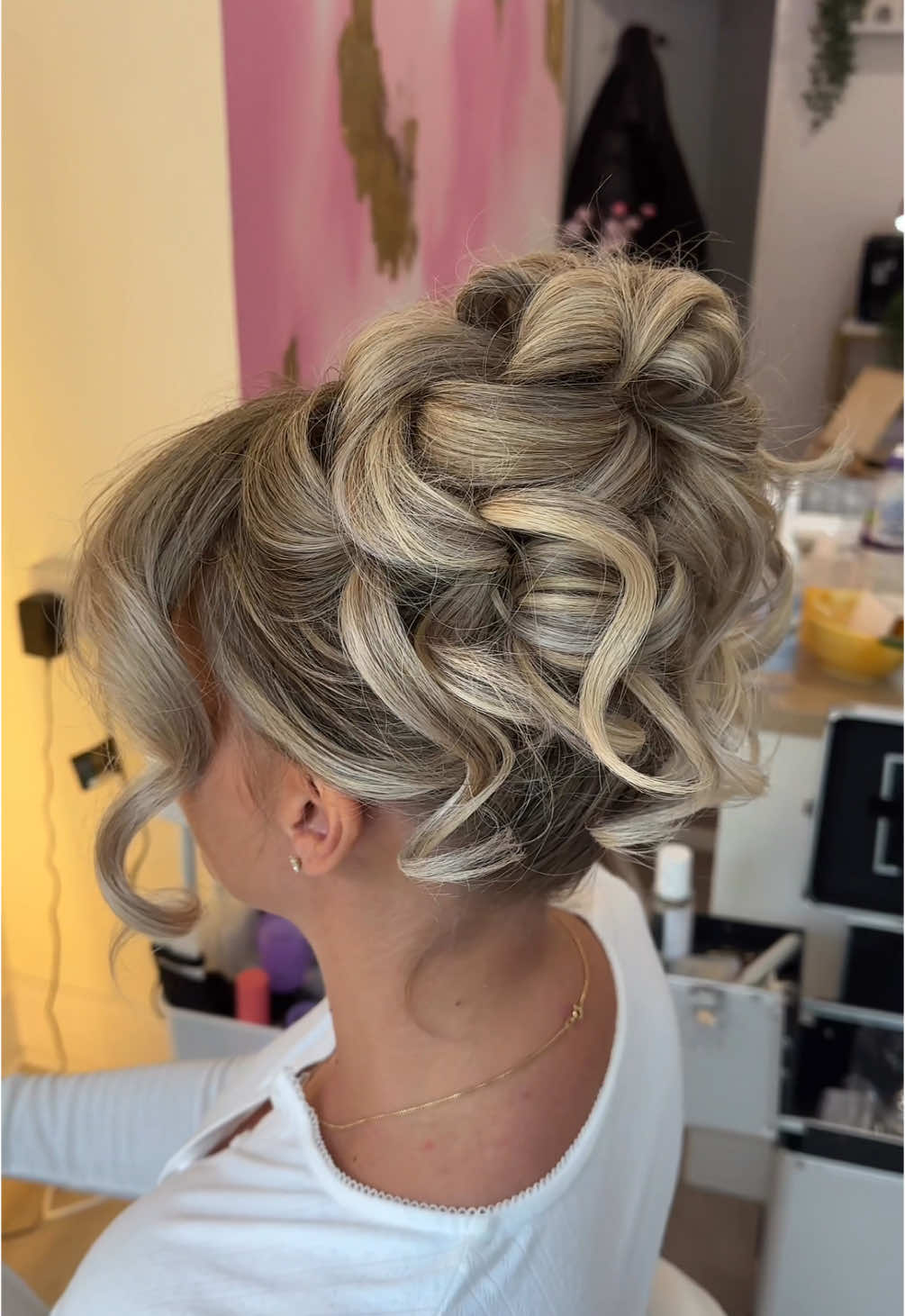 Pammy Bun for the win alwayssss✨ everyone is always obsessed when I post a blonde bun🤍  based in Durham 📍 products used : @got2b volumising powder @ghd classic curl tong #updo #updohairstyle #messybun #hairinspo #hairstylist #hairstylistsoftiktok #hairtok #hair #blondehair 
