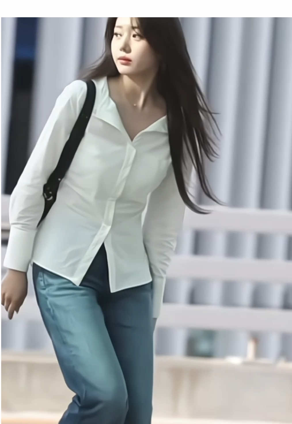 ลุคสนามบินวันนี้สวยมากเลยค่ะ น้องโรร่ากับเชิ้ตขาวกางเกงยีนแต่สวยออร่ามากเลยค่ะ #RORA #로라 #โรร่า #BABYMONSTER #베이비몬스터 