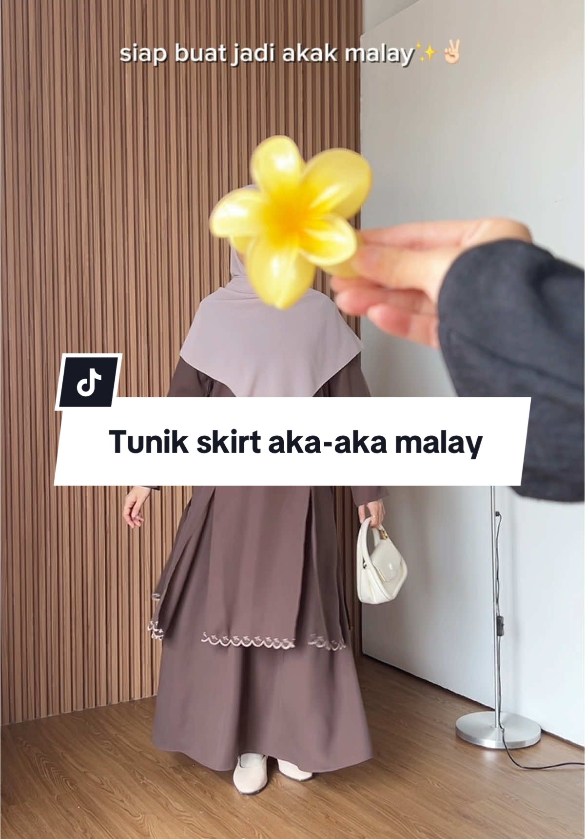 Siapa yang nungguin banget dress satu ini??? #ootdsyari #jamisesyari #syariootd #hijabsyari #hijrahbareng #outfitmalay #ootdmalay 