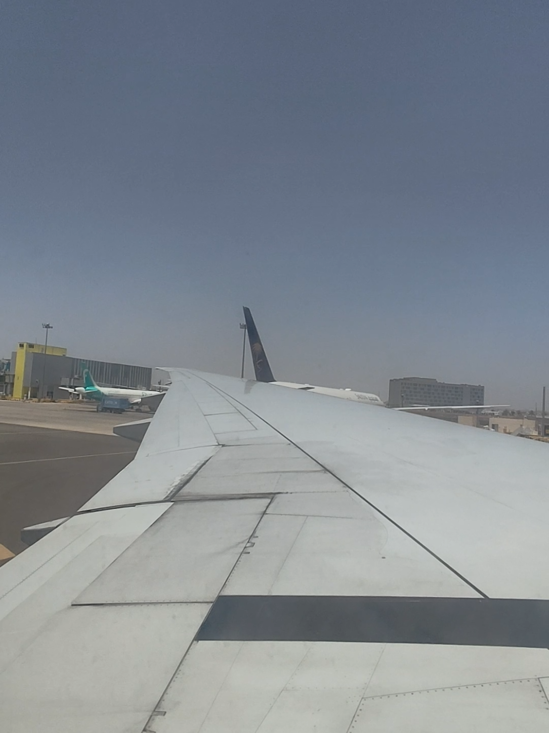 Pendaratan yang penuh suasana Haru dan bahagia sampai di Madinah setelah 9 Jam lamanya penerbangan. Terima kasih Ya Allah selamat sampai Madinah. Terima Kasih Garuda Indonesia.  #haji2025 #haji #garudaindonesia 