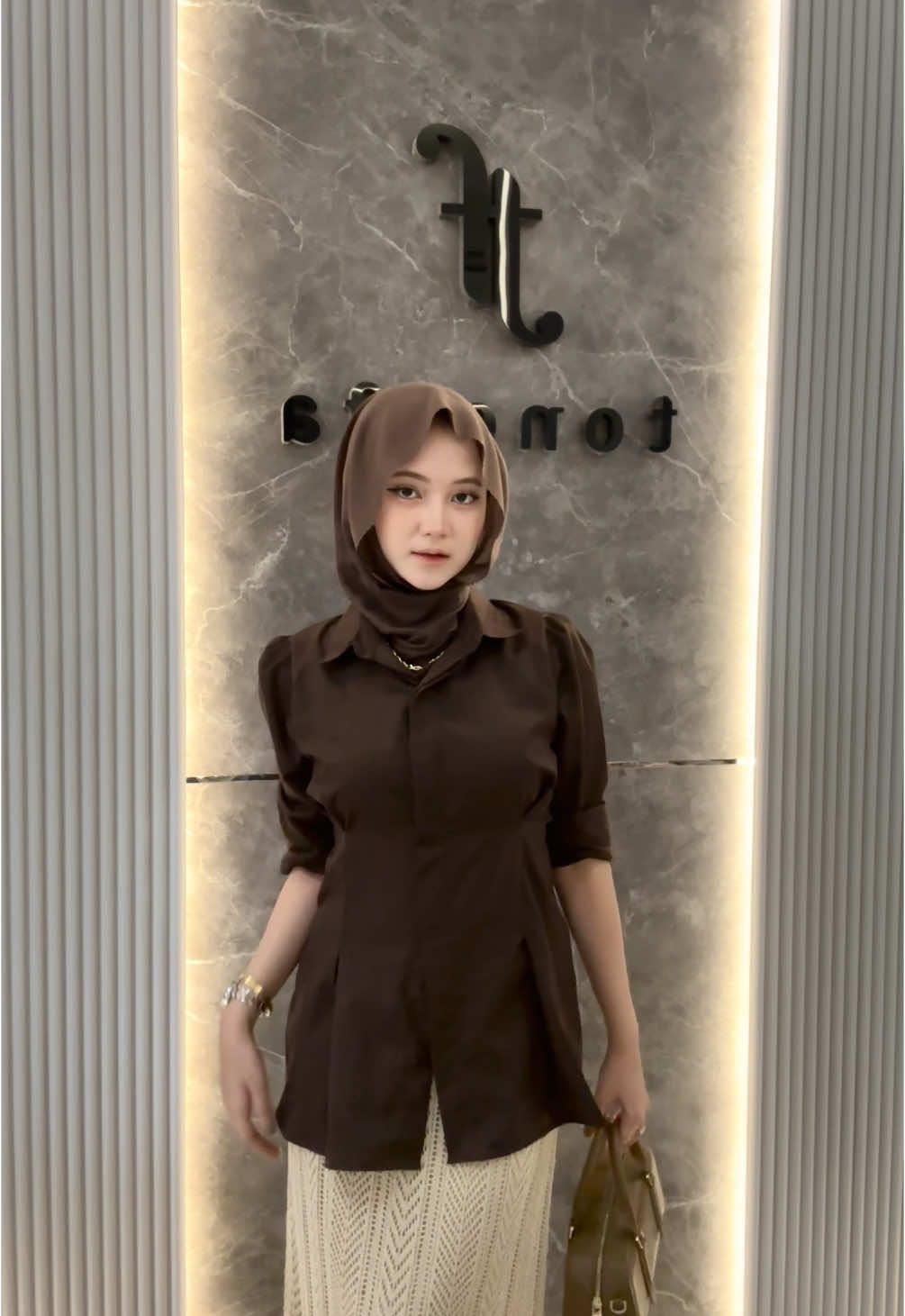 Obsessed with brown fit ! 🤎    #browntiktok #brownoutfits #outfitideas #kemejamahogany #mahogany 